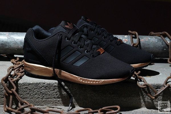 zx flux femme noir et doré