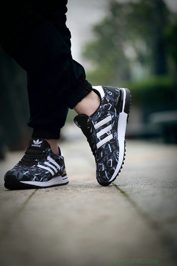 adidas zx 700 zebra
