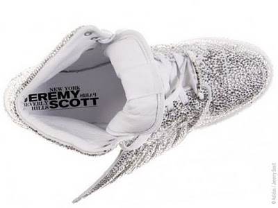 chaussure adidas avec des ailes